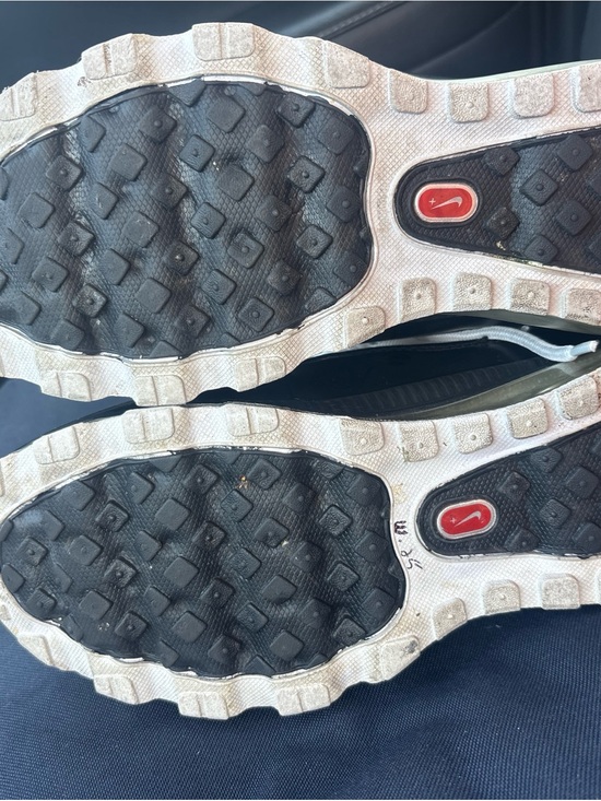 Athletic_Shoes
